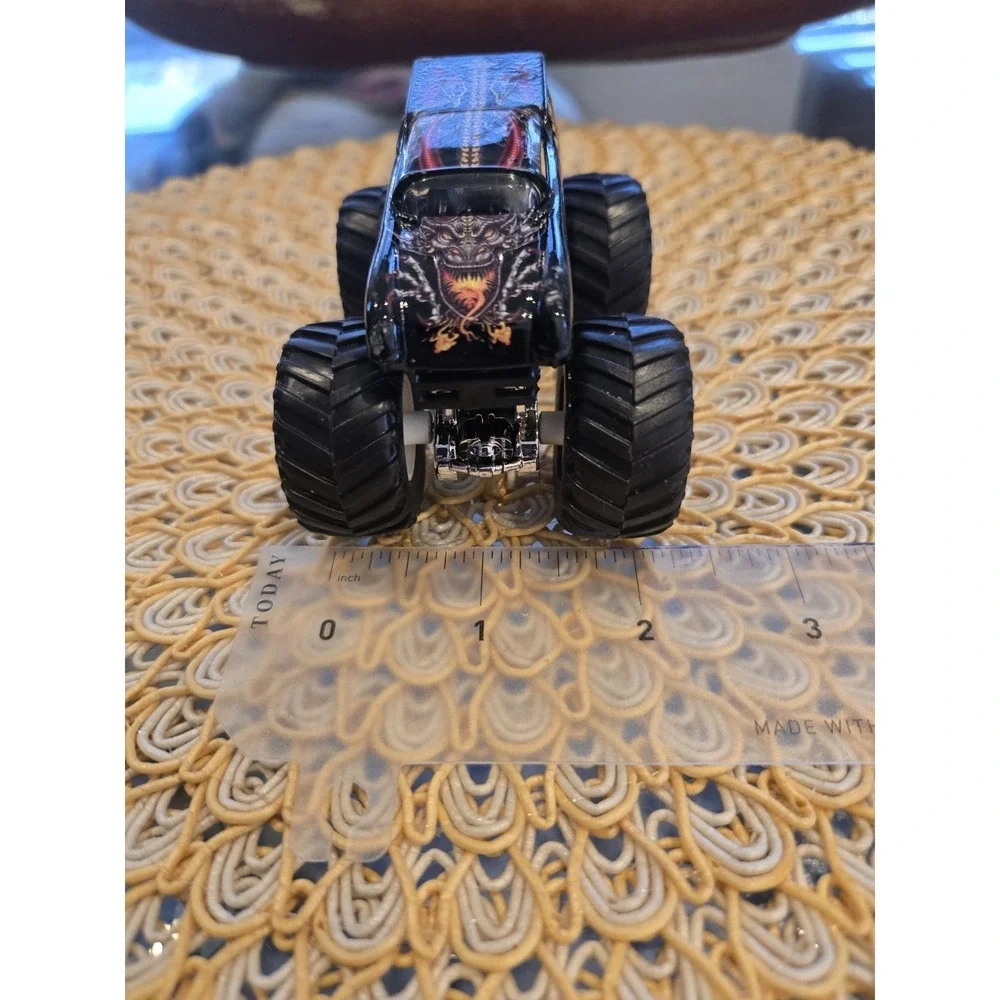 Hot Wheels, Monster Jam Truck  Flag Series DRAGON'S BREATH